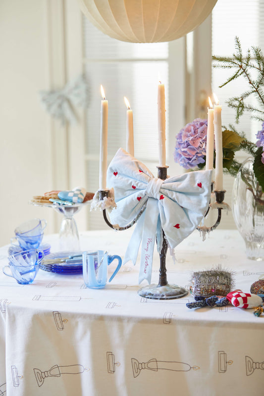 Candlelight Dug i elegant opstilling med julepynt og stearinlys