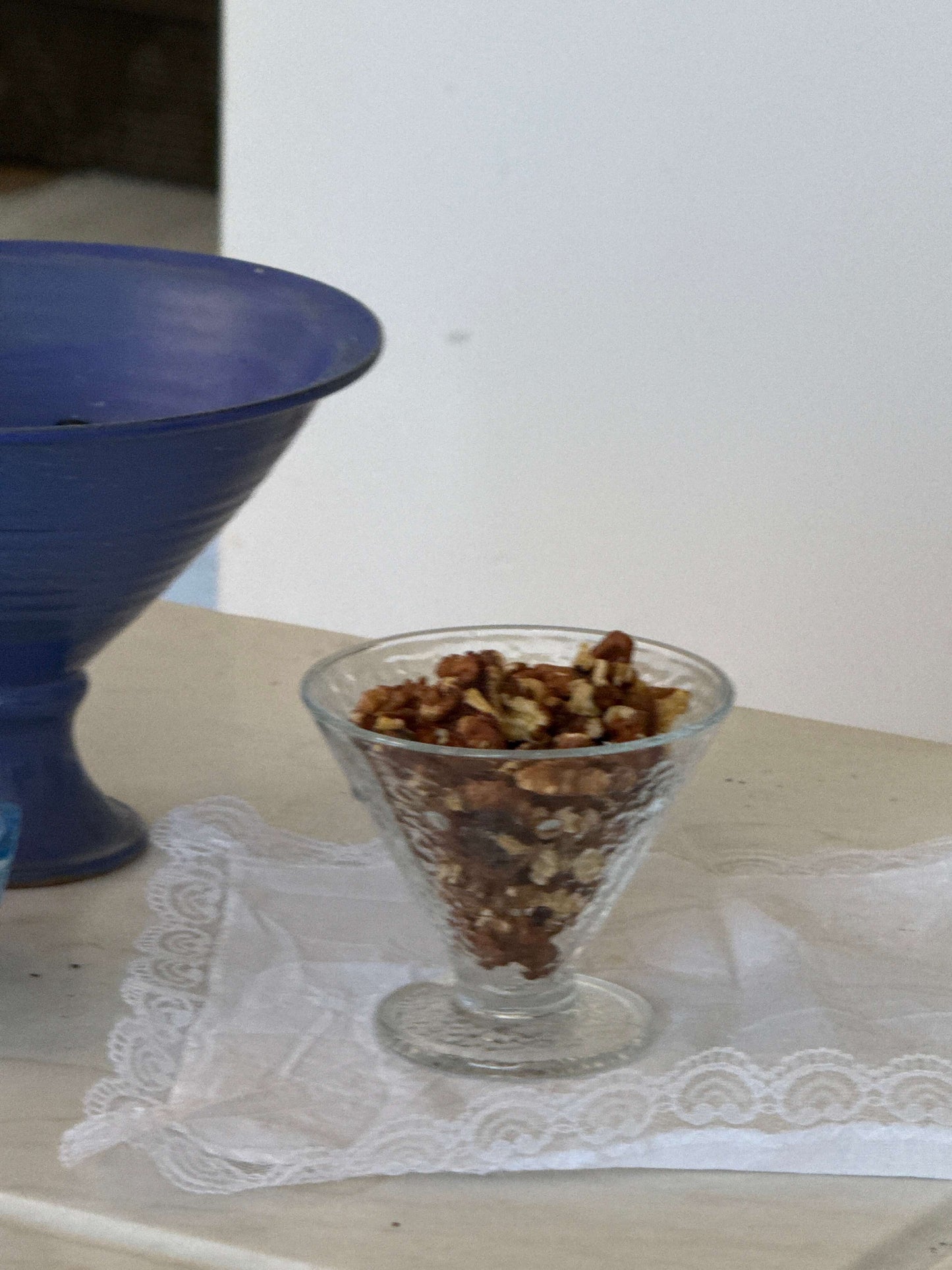 Glasskål på piedestal