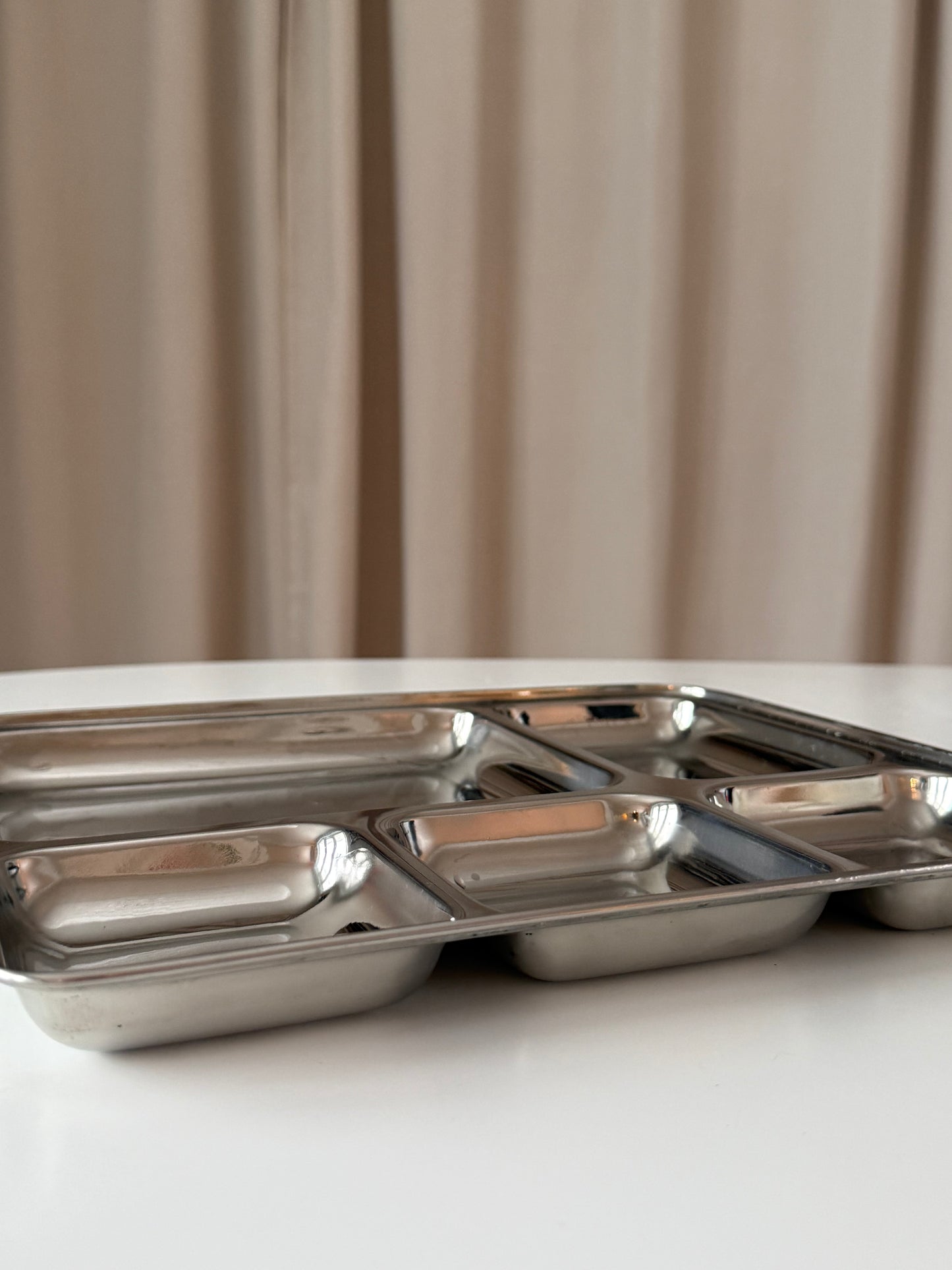 Stålfad med opdeling