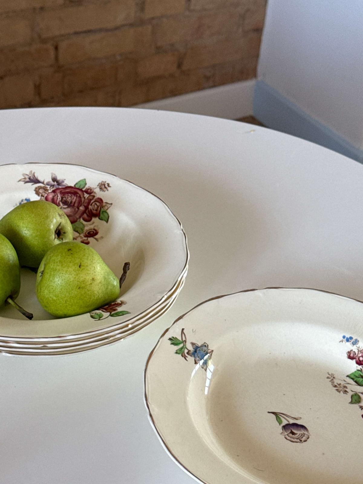Dybe porcelænstallerkener
