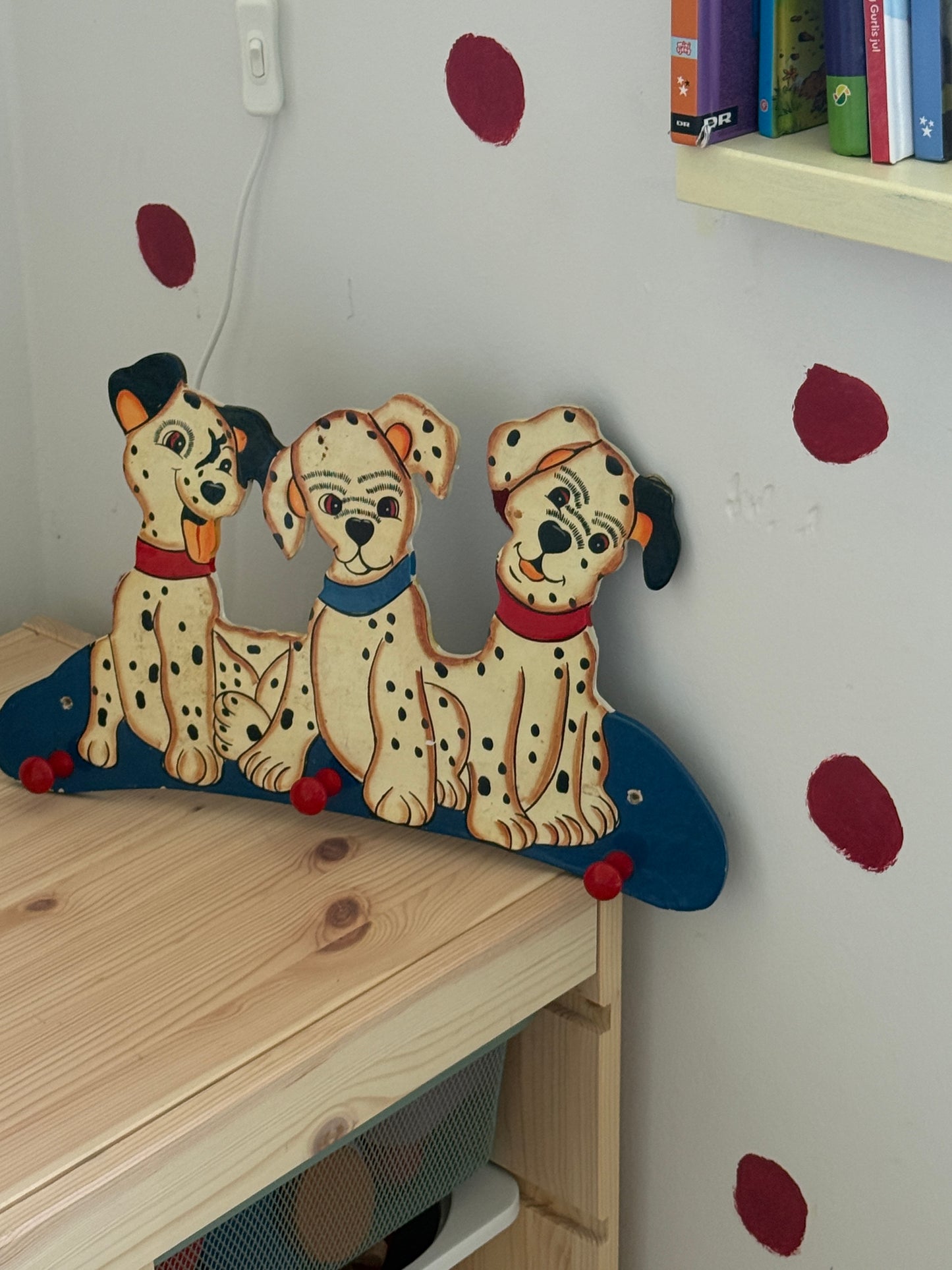 Knagerække med Dalmatiner hvalpe