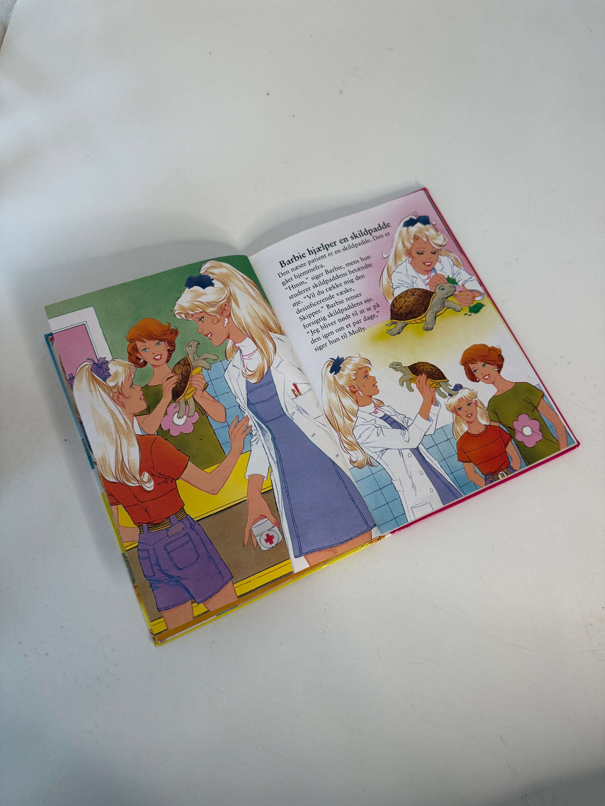 Barbie som dyrlæge bog