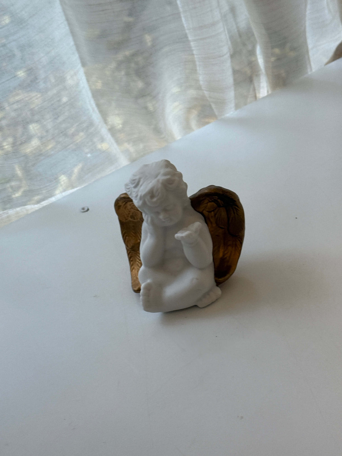 Hvid porcelænsengel