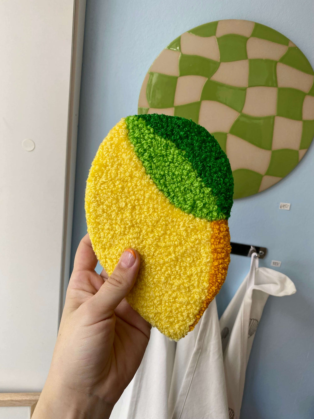 Citron Vægtæppe: Frisk, håndlavet vægkunst til farverig indretning