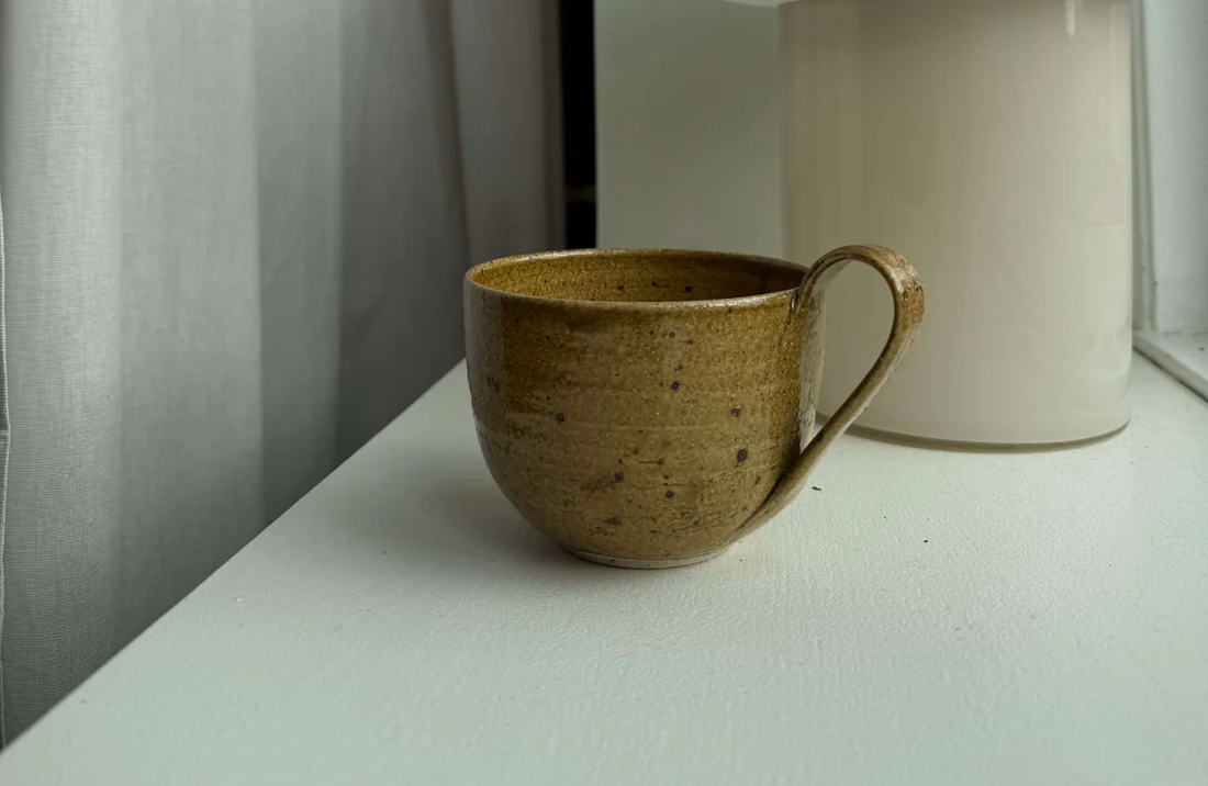 Håndlavet keramik kopper med hank, elegant kaffeoplevelse