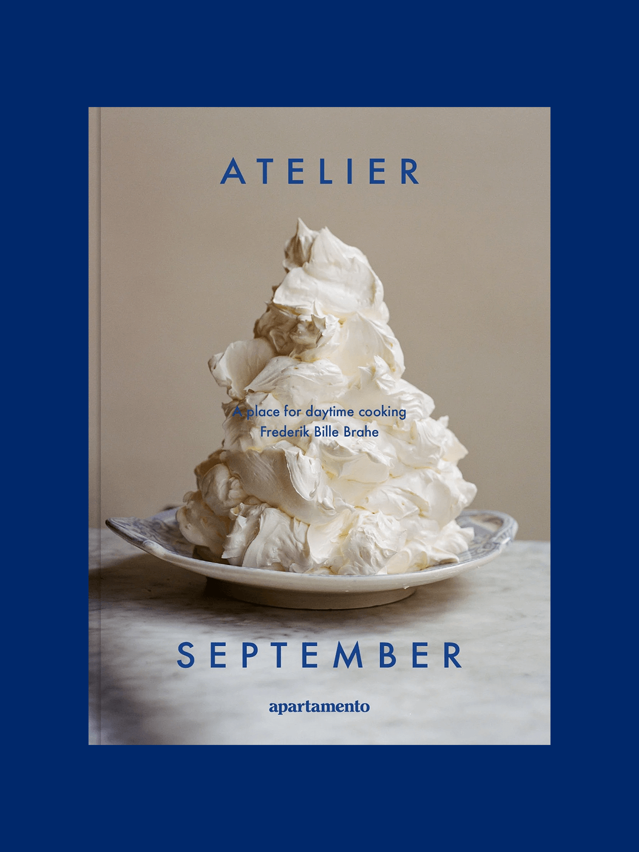 Forside af Atelier September kogebogen med 86 opskrifter fra den anerkendte københavnske restaurant, skabt af Frederik Bille Brahe.