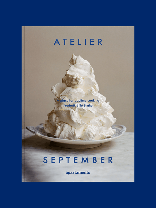 Forside af Atelier September kogebogen med 86 opskrifter fra den anerkendte københavnske restaurant, skabt af Frederik Bille Brahe.