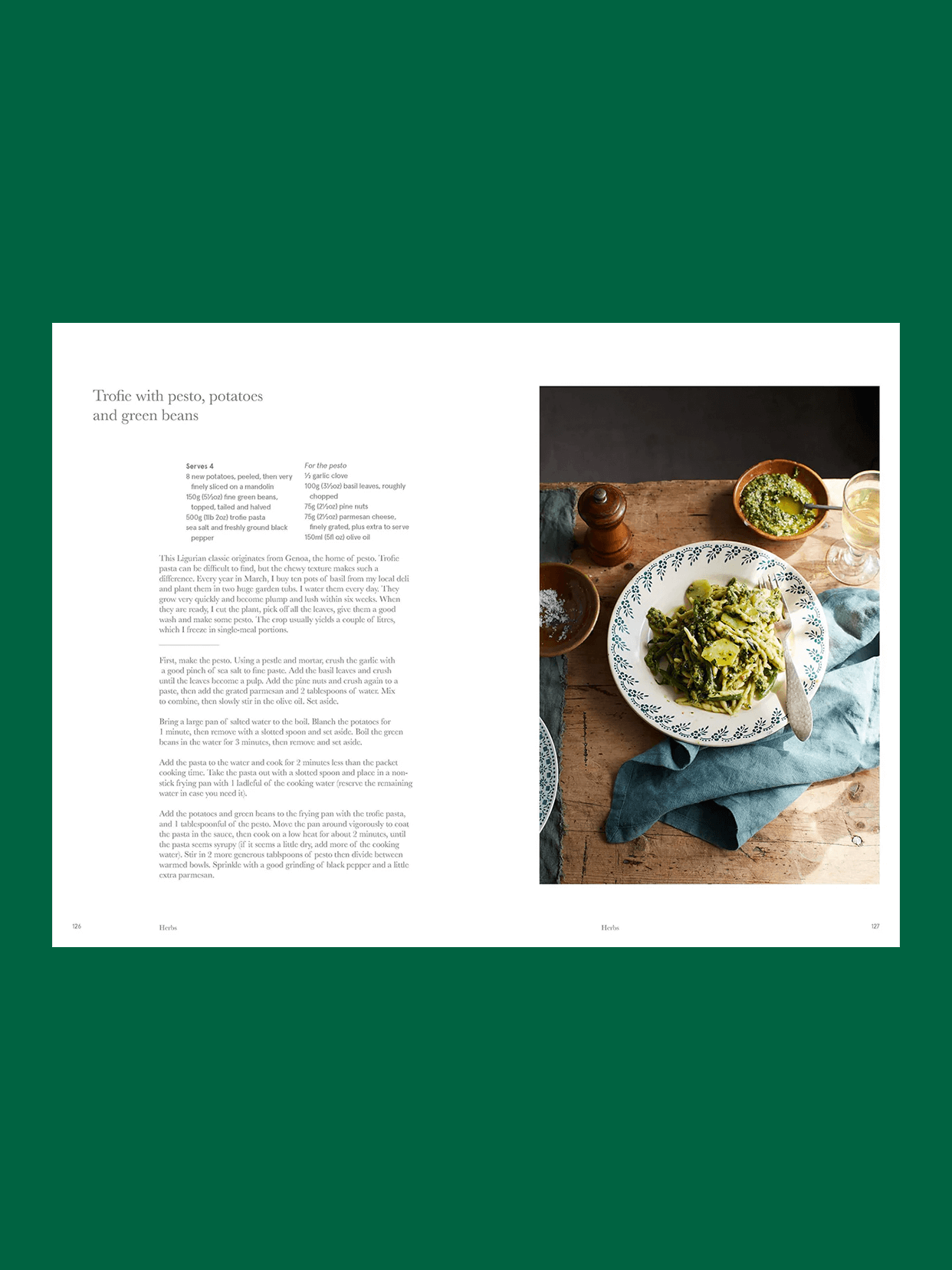 Detaljebillede af 'The Italian Deli Cookbook' med fokus på nemme og sofistikerede opskrifter til italiensk madlavning.