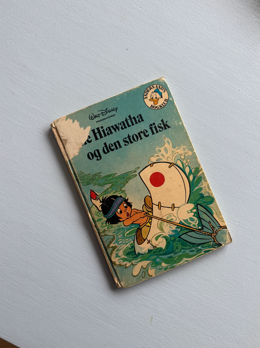 Lille Hiawatha og den store fisk bog
