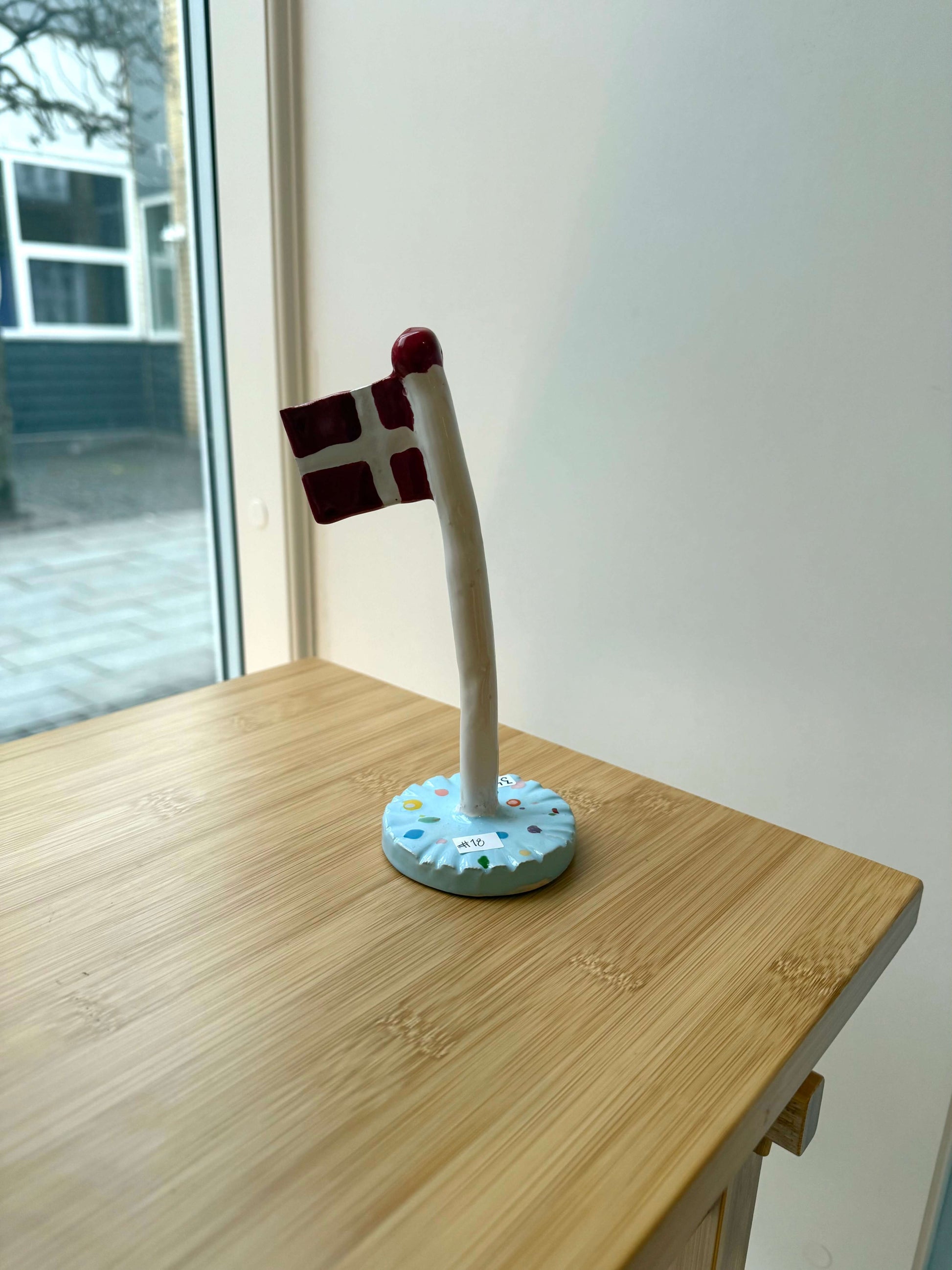 keramikflag med blå polka bund
