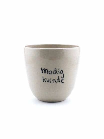 Keramik Kop "Modig Kvinde"