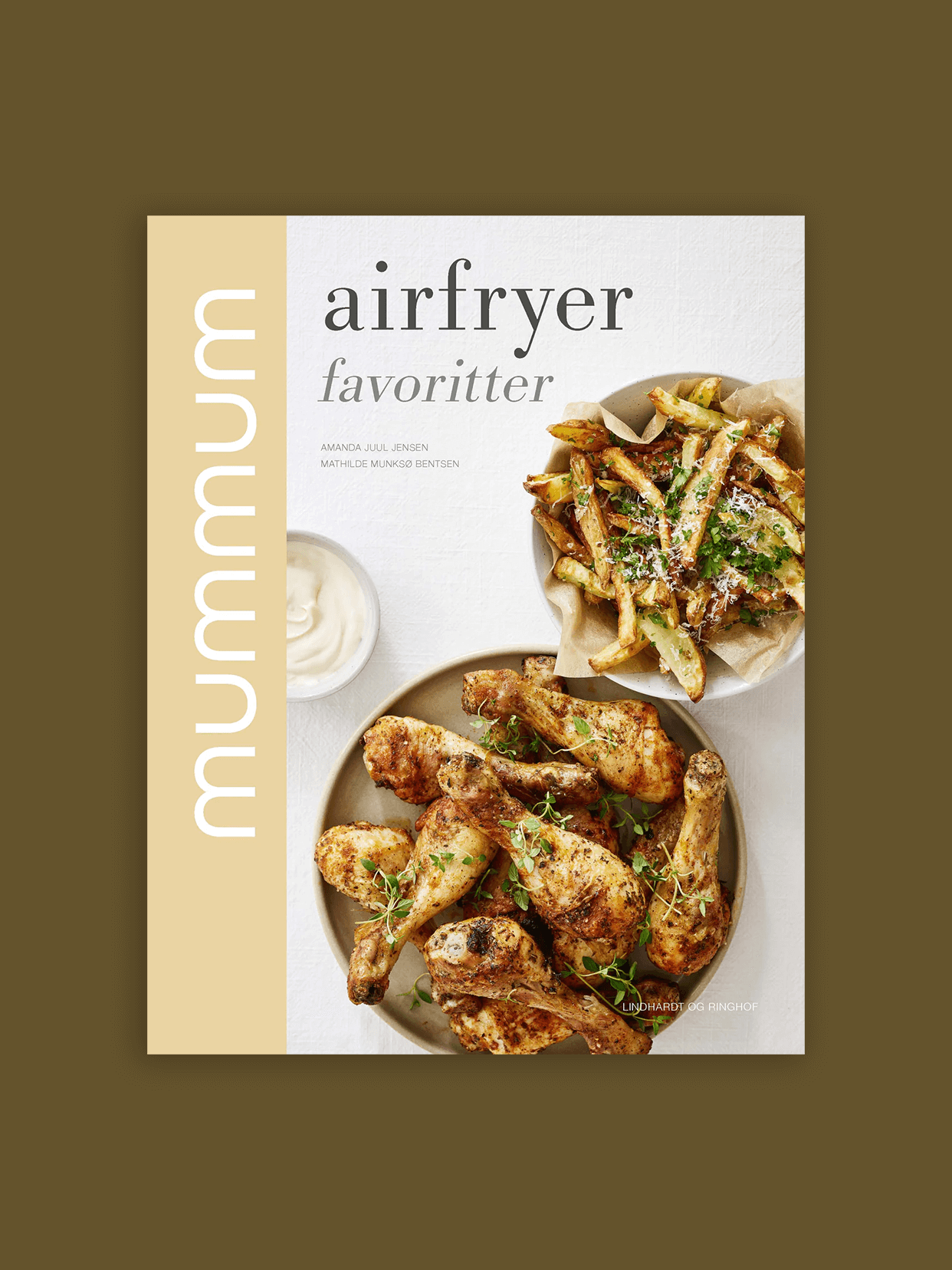 Forside af 'Mummum – Opskrifter til Airfryer', en kogebog med opskrifter til bagværk, snacks og middagsretter.