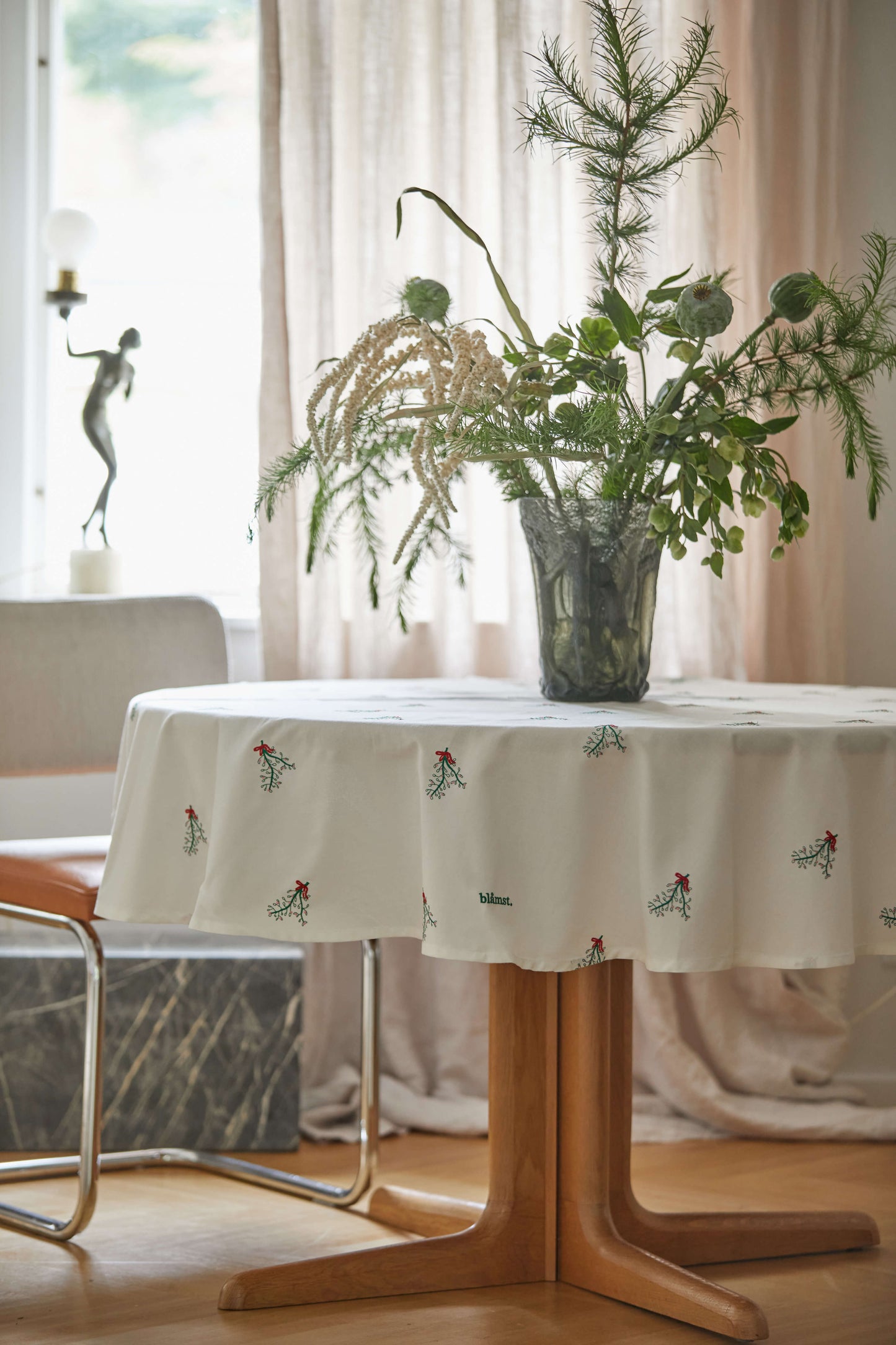 Mistletoe Tablecloth - Round