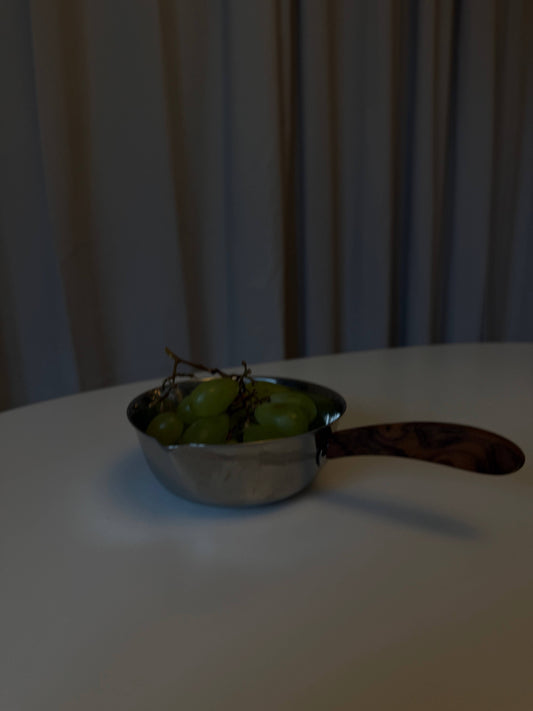 Lille stålskål med greb