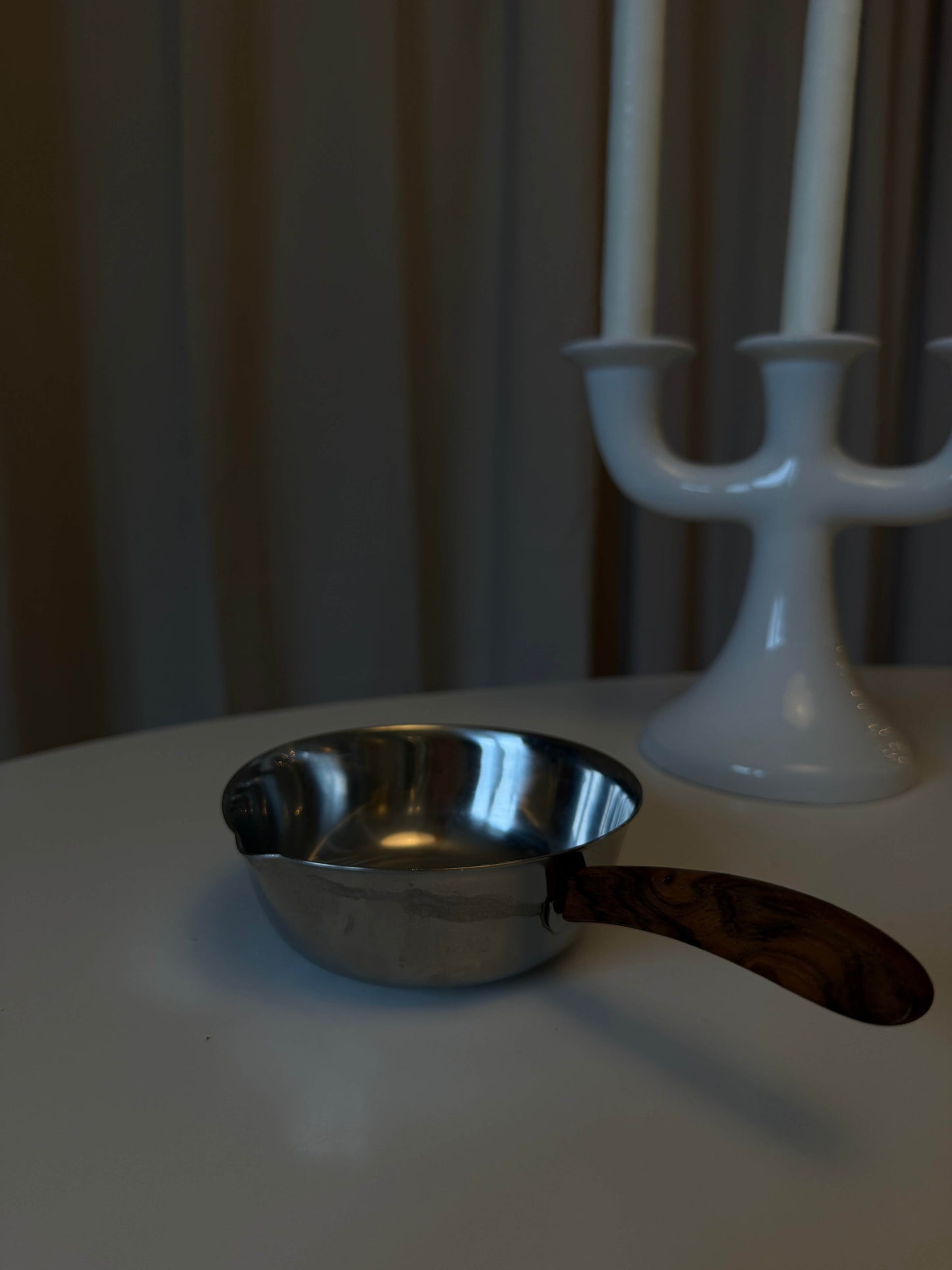 Lille stålskål med greb