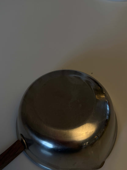 Lille stålskål med greb