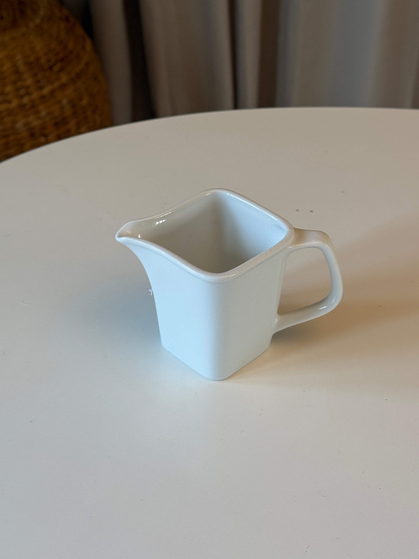 Firkantet porcelæns mælkekande
