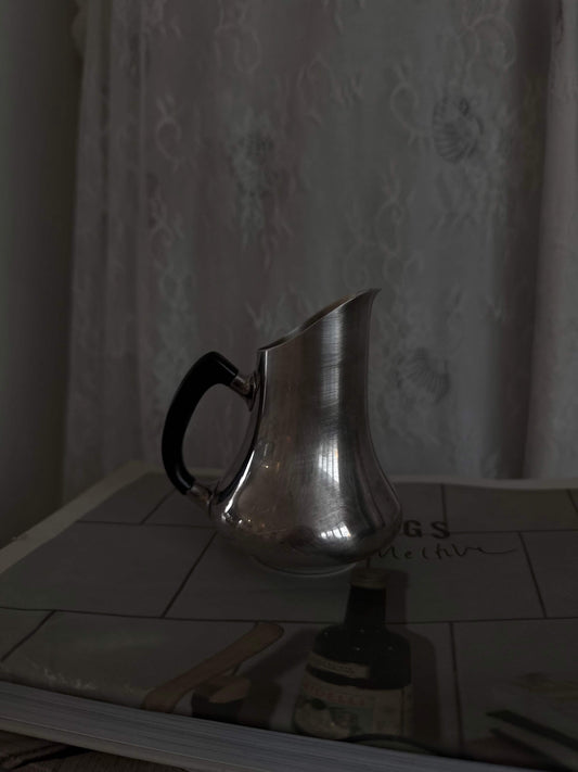 Mælkekande i stål med sort greb