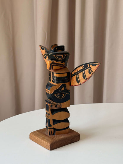 Træskulptur med vinger