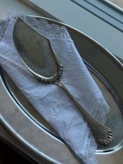 Stor kagekniv i romantisk stil