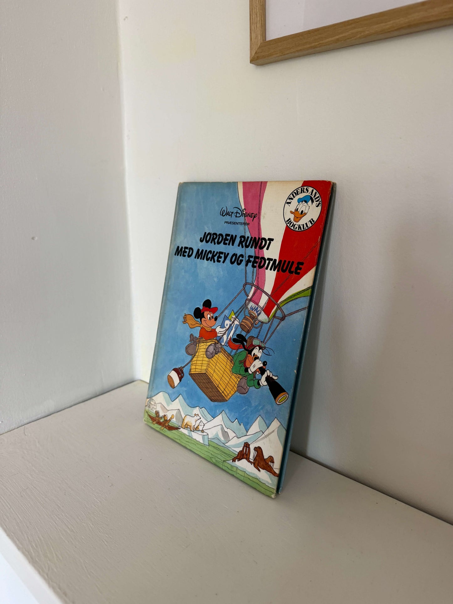 Jorden rundt med Mickey og Fedtmule bog