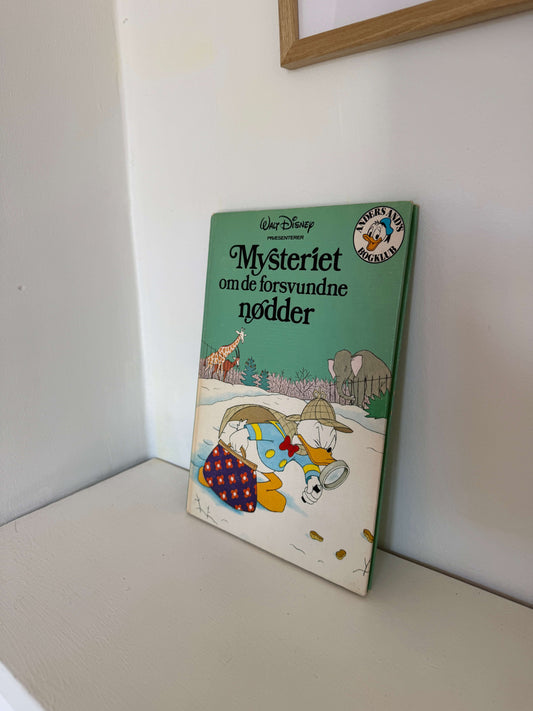Mysteriet om de forsvundne nødder bog