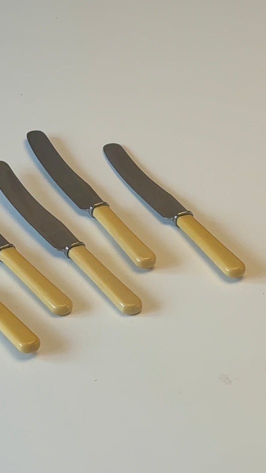 Smørknive med cremehvidt skaft