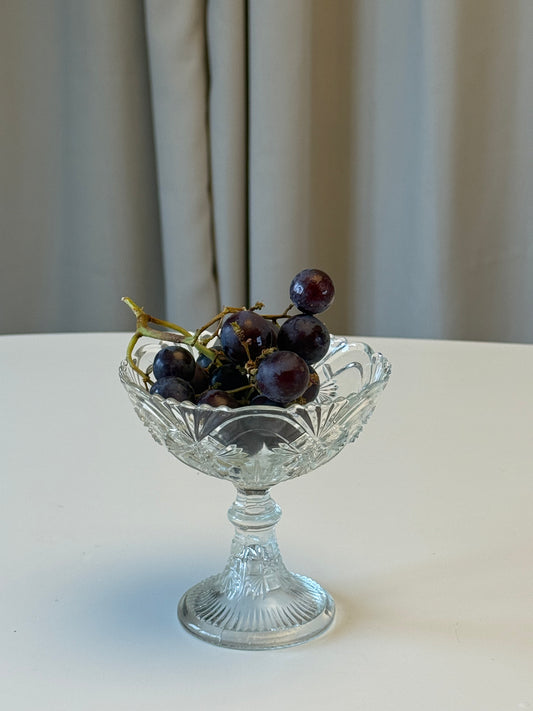 Glasskål på piedestal