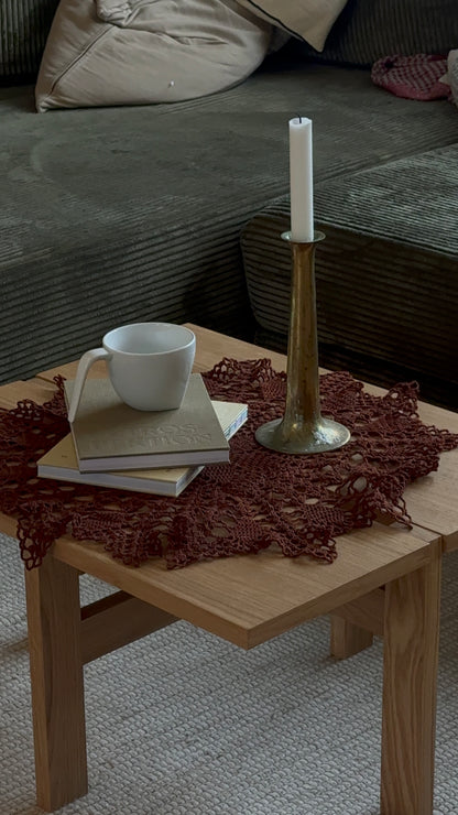 Brun dækkeserviet i crochet