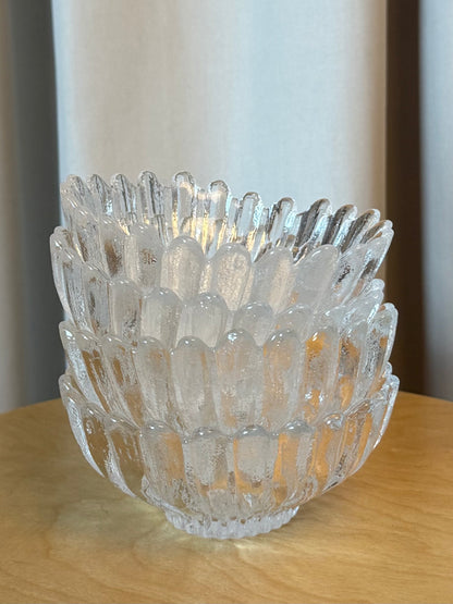 Små glasskåle i flot mønster