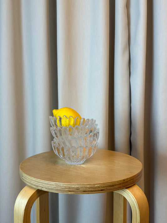 Små glasskåle i flot mønster