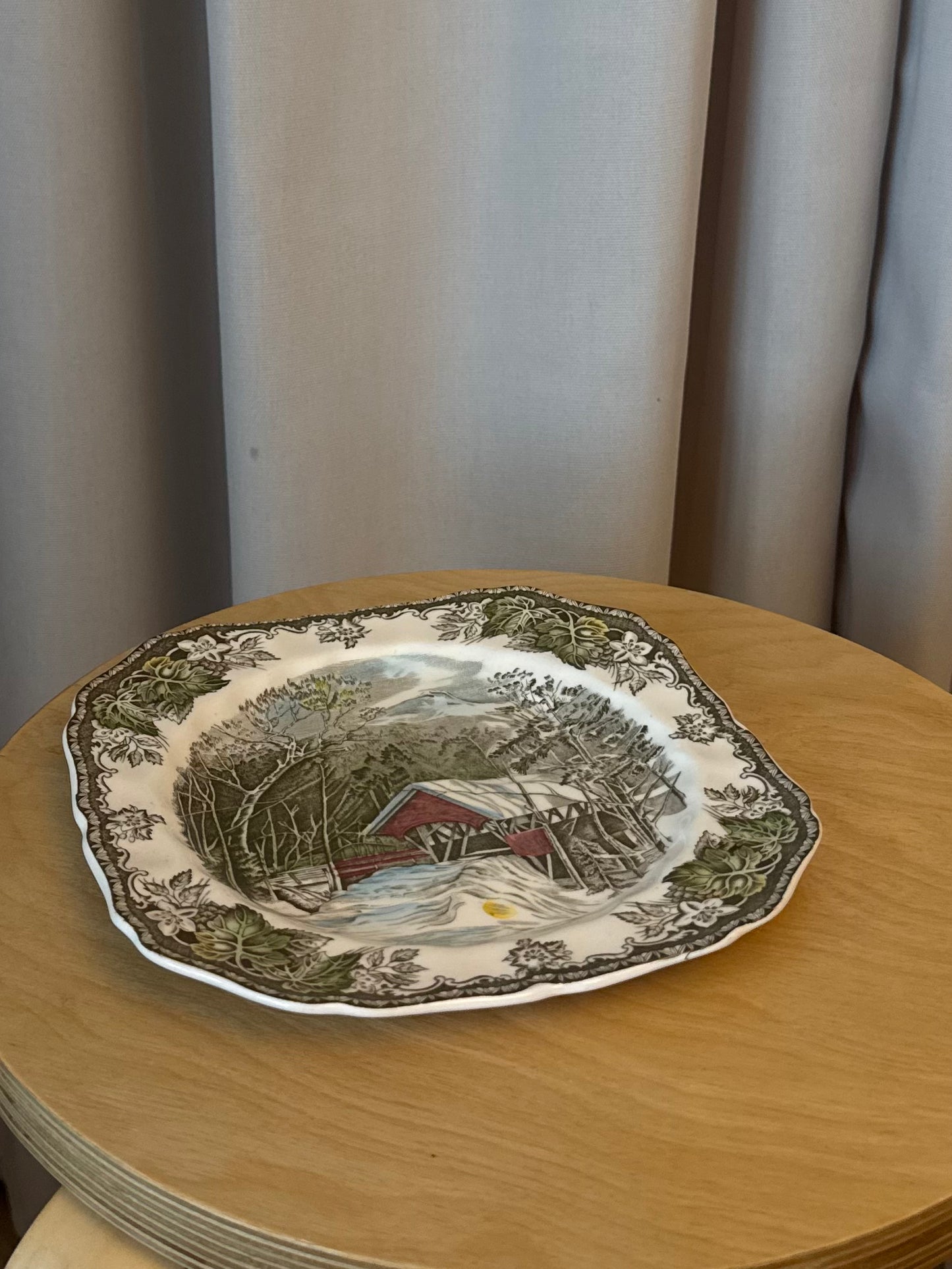 Firkantet tallerken i engelsk porcelæn