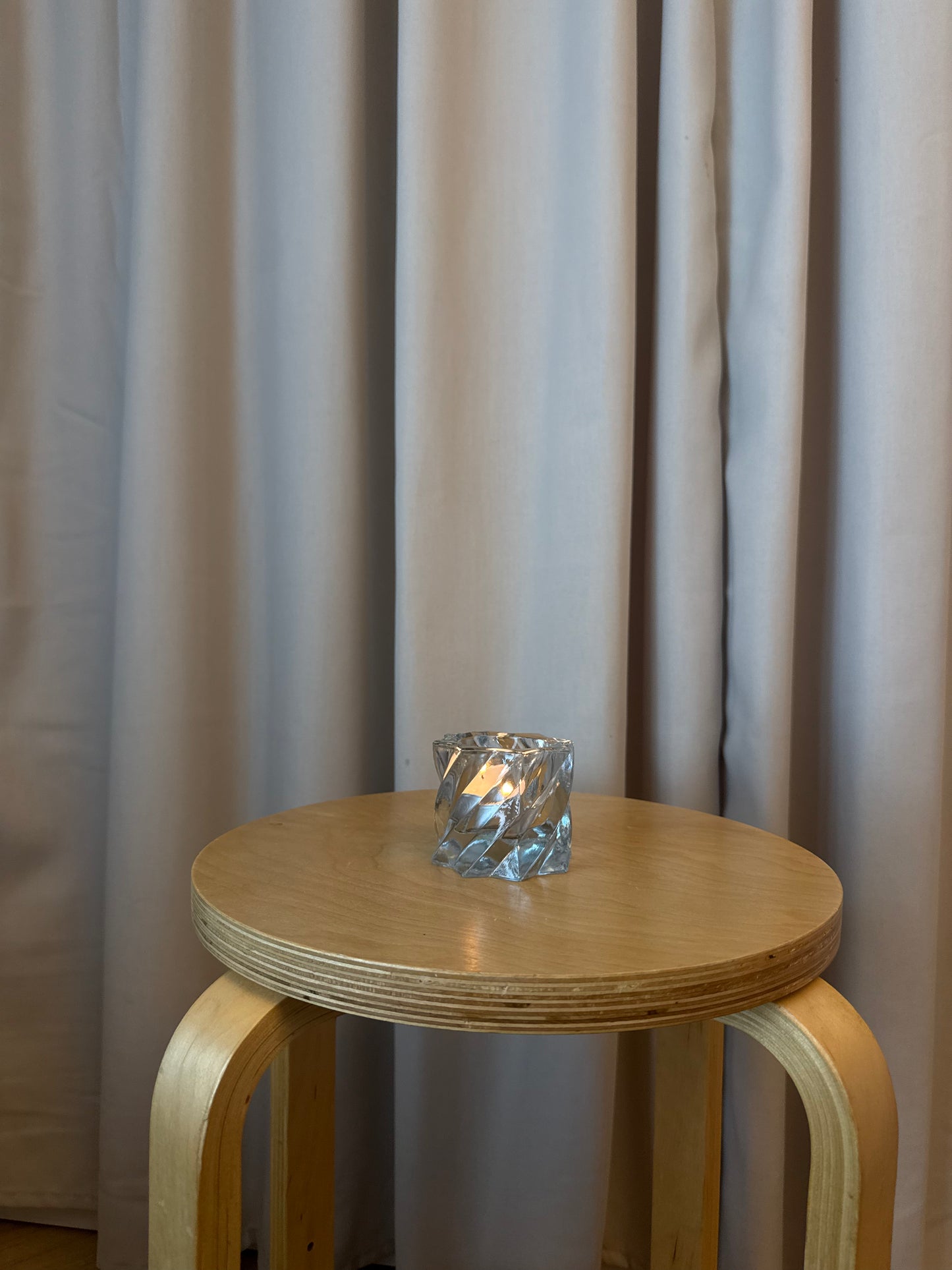 Fyrfadslysestage i swirl mønster