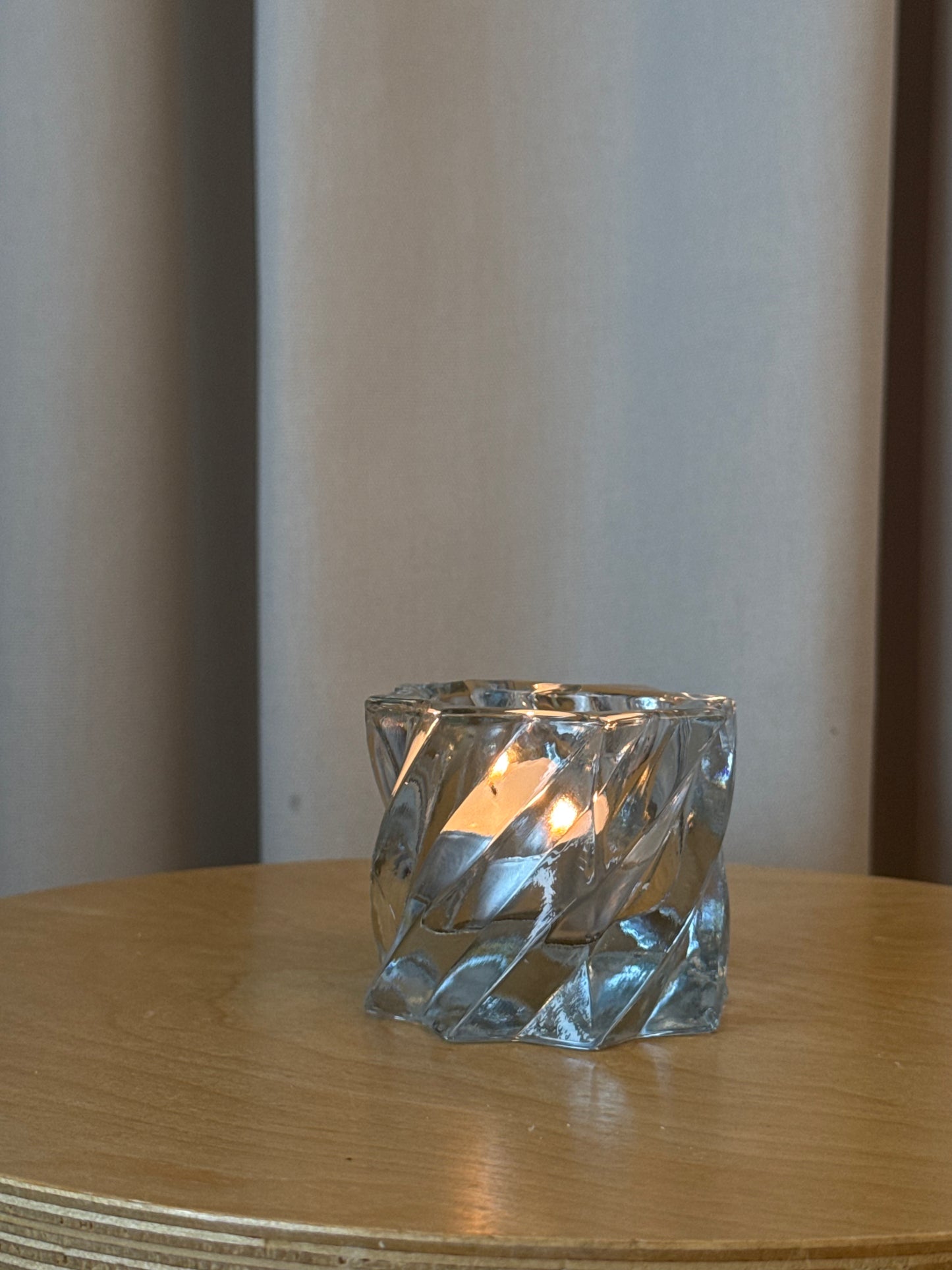 Fyrfadslysestage i swirl mønster