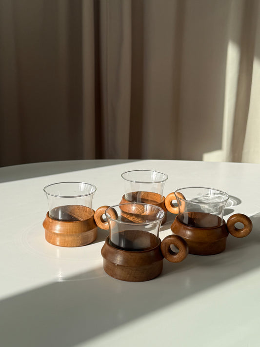 Retro kaffekopper med træfod