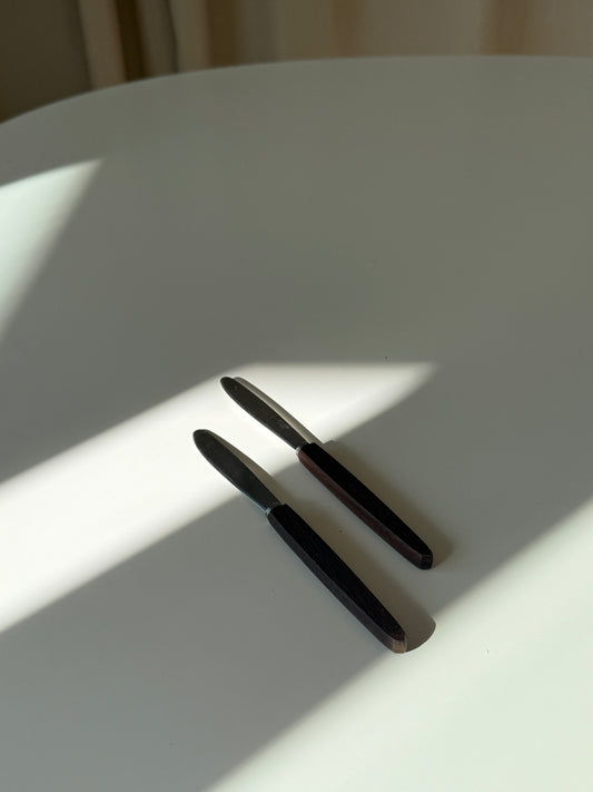 Smørknive med brunt skaft