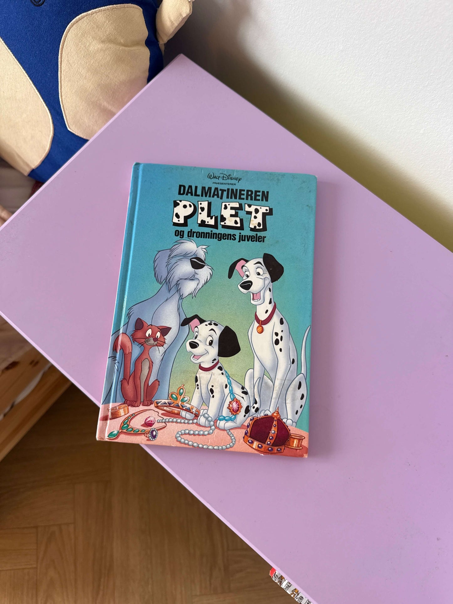 Dalmatineren Plet og dronningens juveler bog