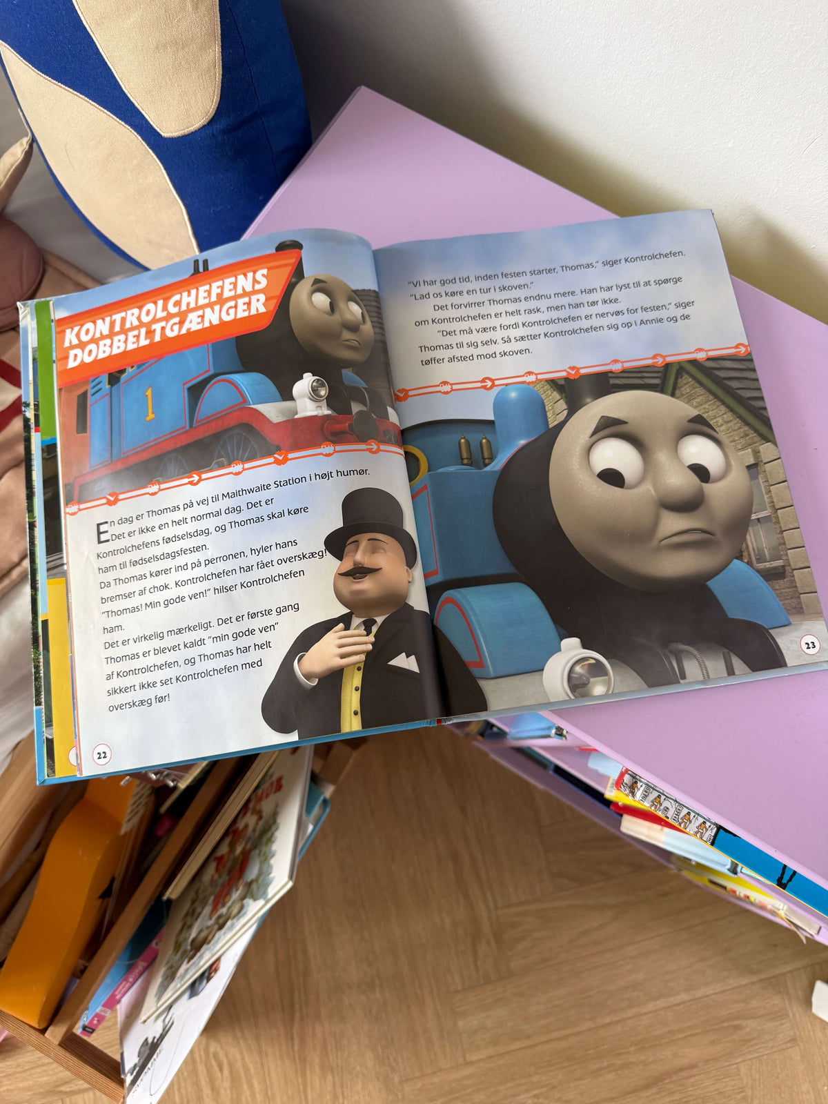 Thomas og de travle lokomotiver bog