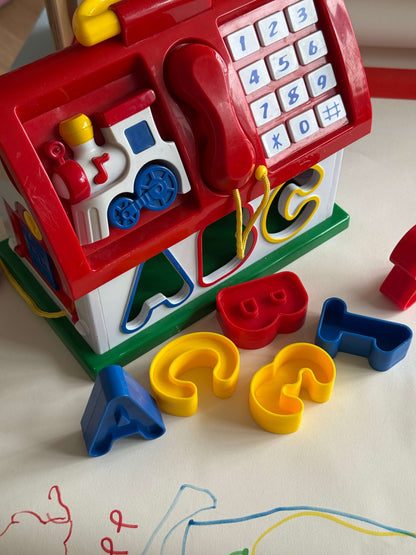 Aktivitetslegehus med figurer