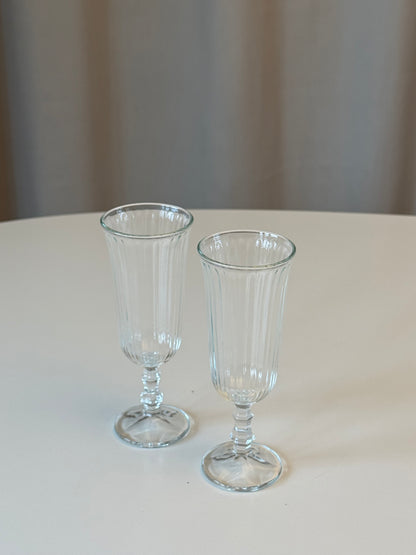 Champagneglas med rillet mønster