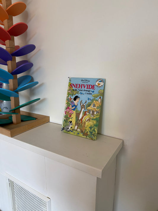 Snehvide og de syv små dværge – Disney bog