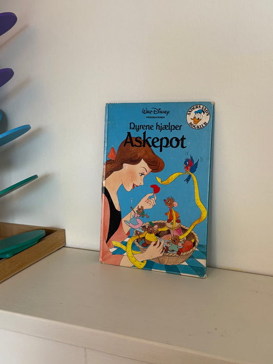 Dyrene hjælper Askepot – Disney børnebog