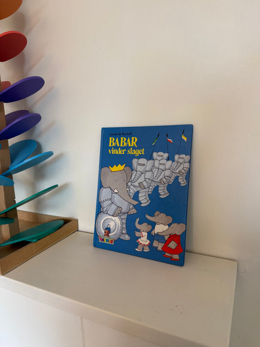 Babar vinder slaget – børnebog