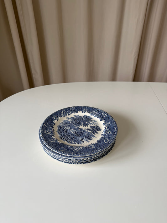 Middagstallerkener i engelsk porcelæn