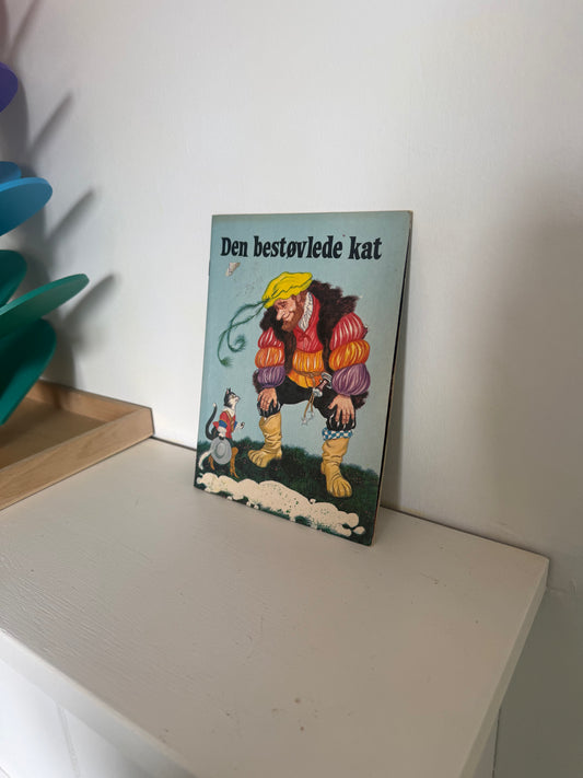 Den bestøvlede kat – børnebog