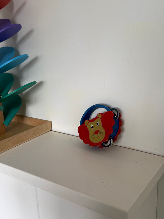 Tamburin med løvemotiv