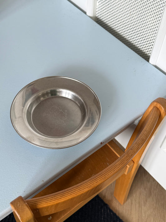 Stål tallerken med elefantmotiv