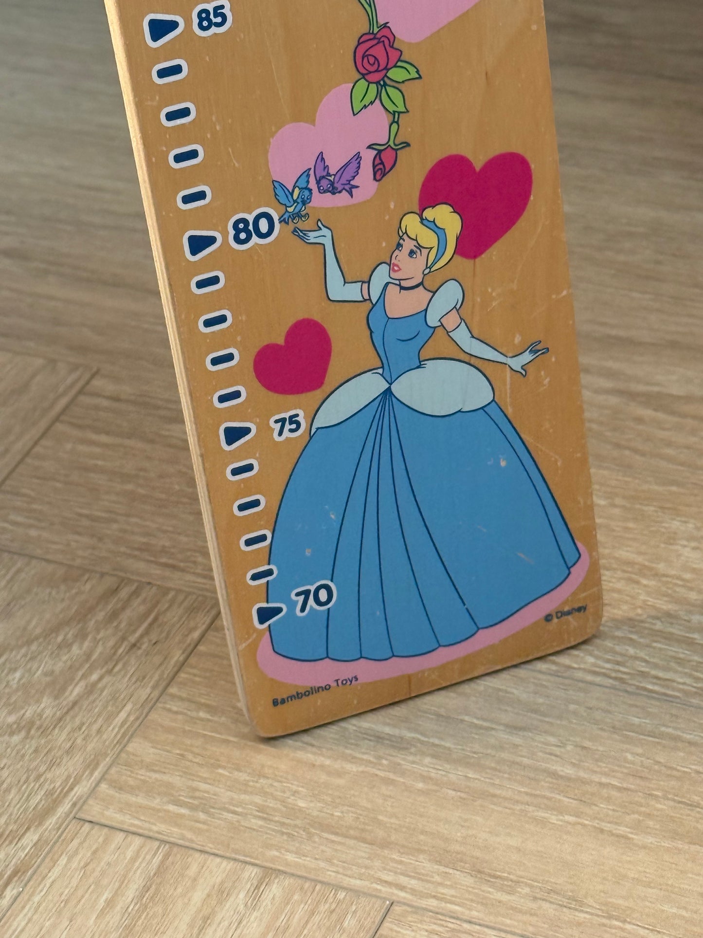 Højdemåler i træ med Disney prinsesser