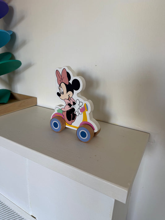 Trælegetøj på hjul med Minnie Mouse