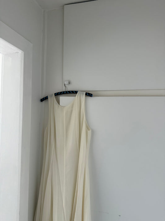 Flettede tøjbøjler i assorterede farver